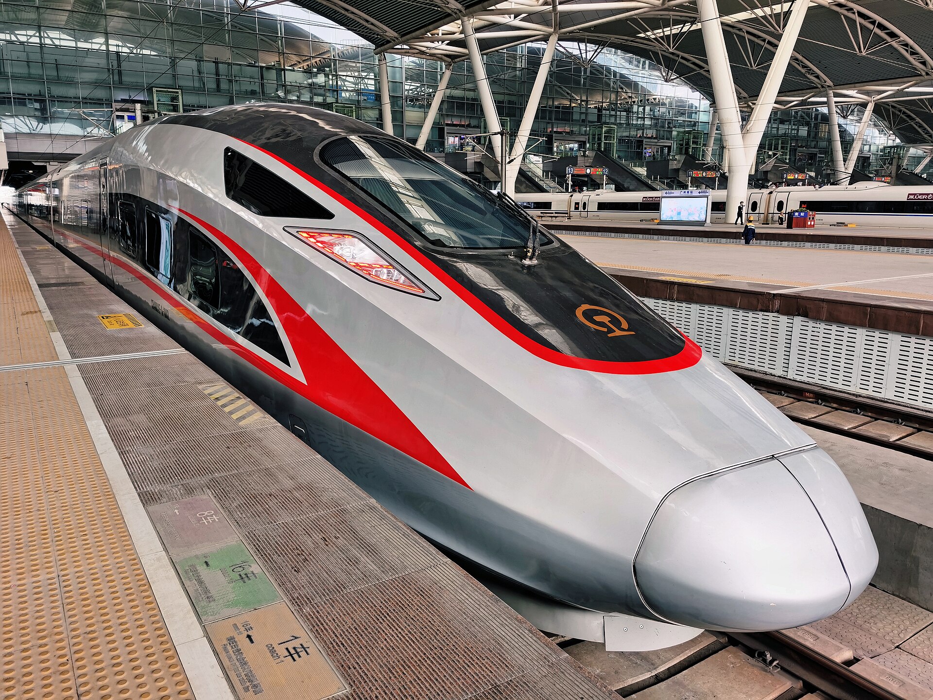 A Fuxing CR400AF-A high-speed train at Guangzhou South Railway Station in 2020.